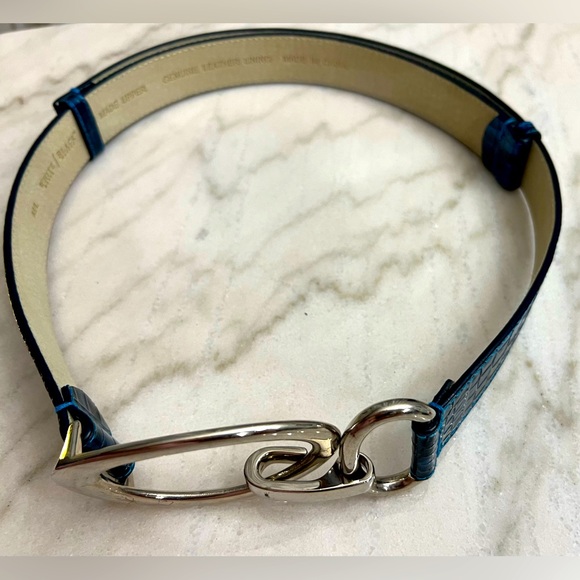 White House Black Market bright blue patent leather belt w/ Silver Buckle - Picture 5 of 6